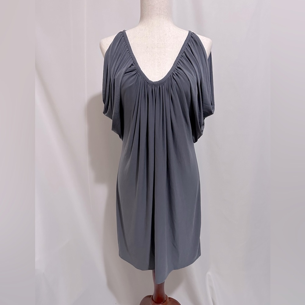 Boston Proper Cold Shoulder Ruched Top Gray Dress. Size: Small